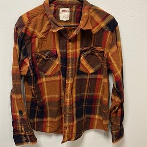 Men’s Levi’s button down shirt